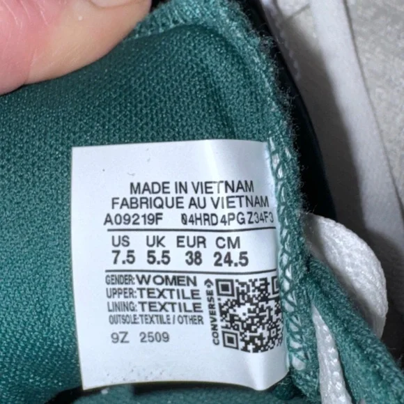 Converse Chuck Taylor All Star
Madison Mid Sneaker- Dragon Scale, size 7.5, NWOB - Picture 10 of 10